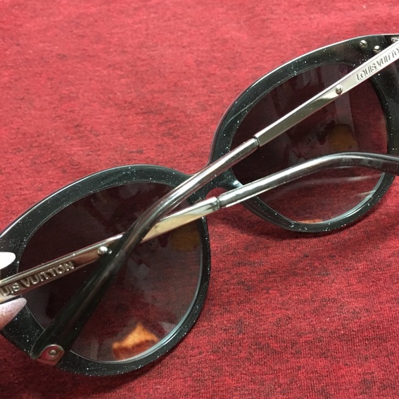 🌸 Authentic LV Cat Eyes Sunglasses 🌸 - Picture 6 of 7